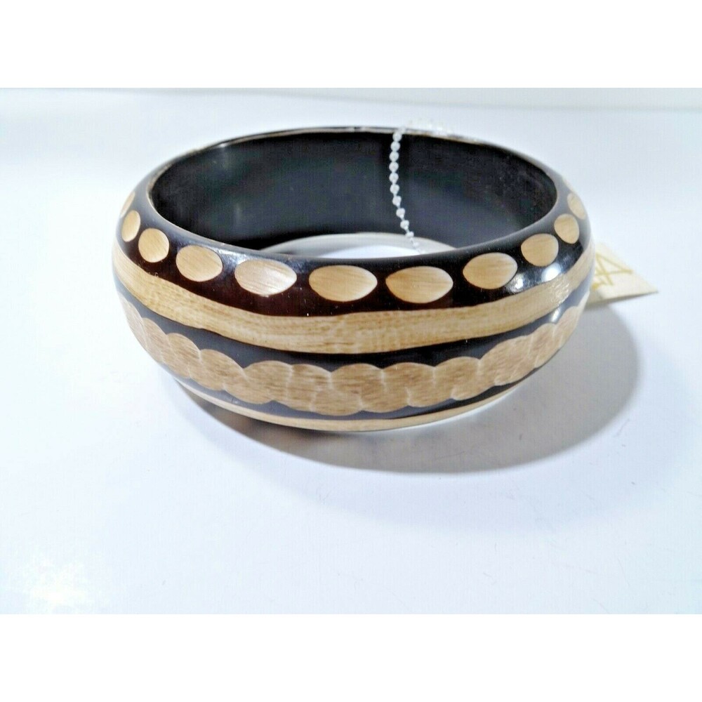 Amrita Singh Women's Resin Etched Circle Brown tan Bangle Bracelet NWT 98